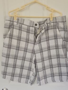 2/$15 Faded Glory White & Gray Plaid Flat-Front Men's Shorts
